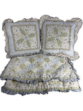 Vintage JC Penney 2 Pillow Shams 2 Pillows Floral Quilted Cotton Ruffled Edges